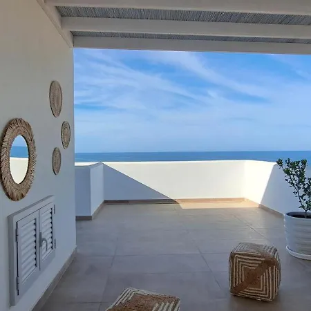 Kyklamino - Unique With Stunning Seaview Willa