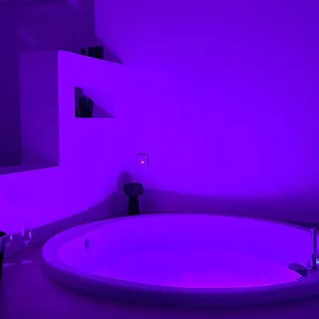 Willa Kyklamino - Unique With Stunning Seaview *