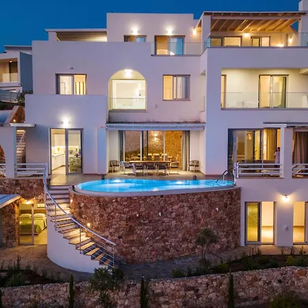 Willa Kyklamino - Unique With Stunning Seaview