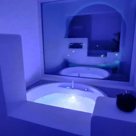 Kyklamino - Unique With Stunning Seaview