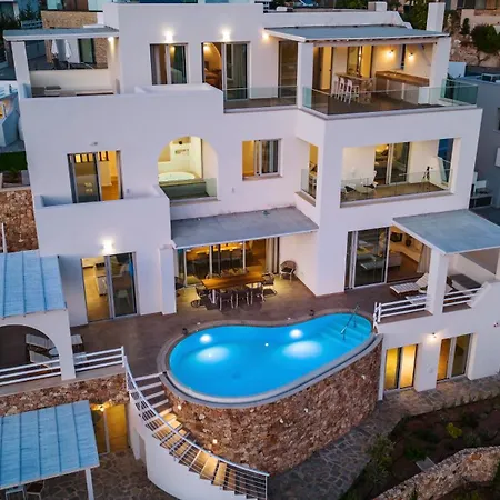 Kyklamino - Unique With Stunning Seaview Willa