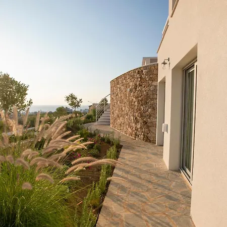 Willa Kyklamino - Unique With Stunning Seaview *