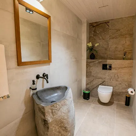 Willa Kyklamino - Unique With Stunning Seaview