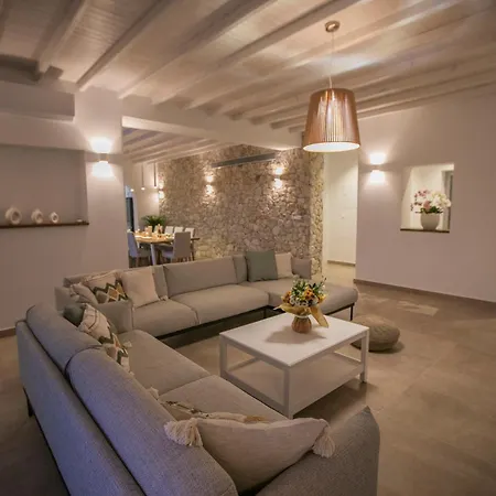 Kyklamino - Unique With Stunning Seaview