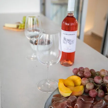 Kyklamino - Unique With Stunning Seaview