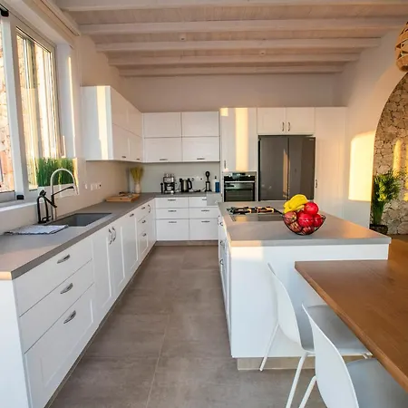 Kyklamino - Unique With Stunning Seaview Willa *