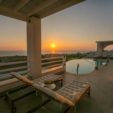 Willa Kyklamino - Unique With Stunning Seaview *