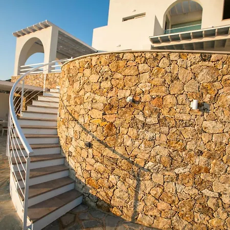 Willa Kyklamino - Unique With Stunning Seaview