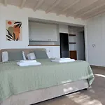Kyklamino - Unique With Stunning Seaview